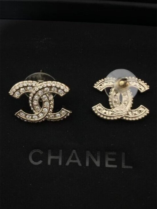 ℒCHANEL· Jewelry - ℒCHANEL Gold Earrings